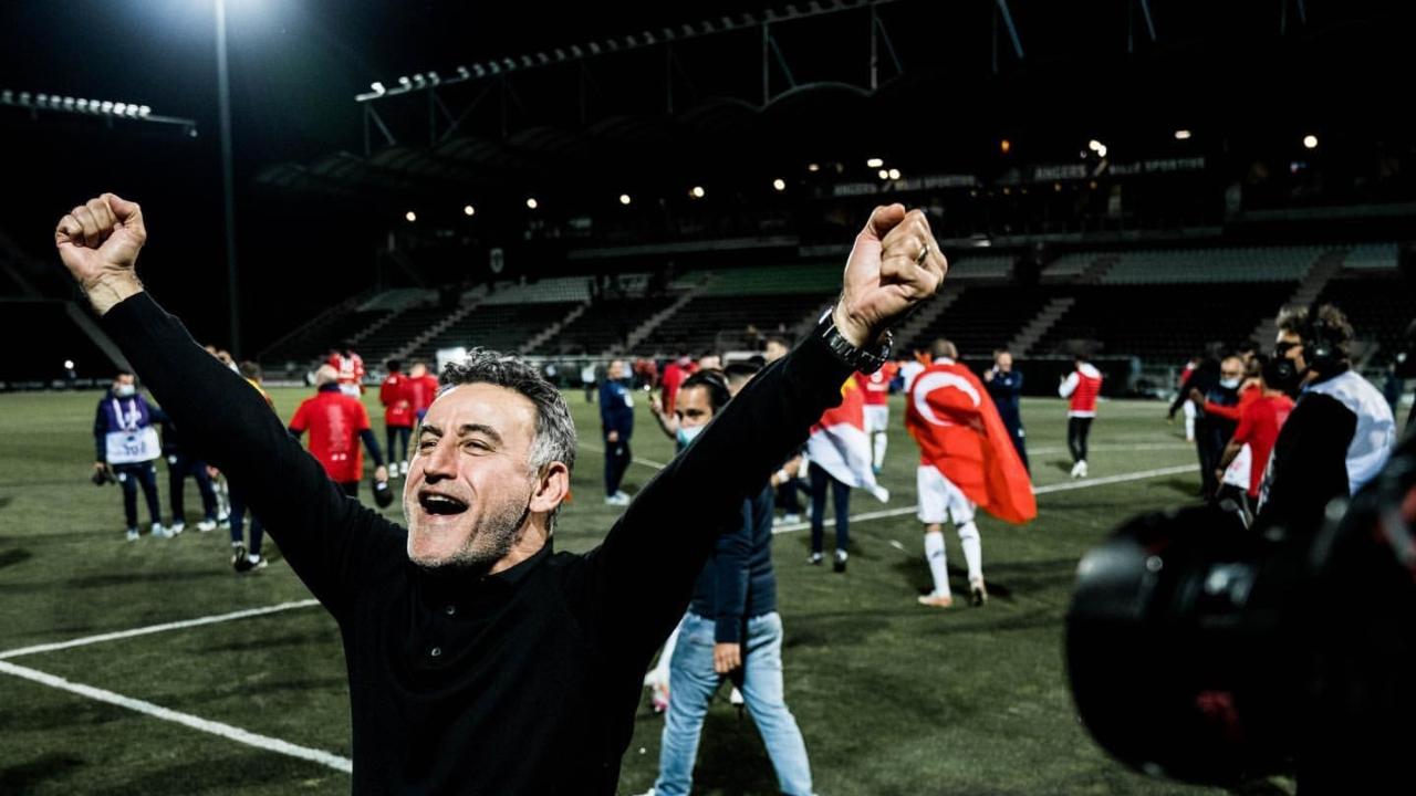 In 2009, Galtier was made the head coach of Saint-Etienne with whom he won the Coupe de la Ligue in 2012-13